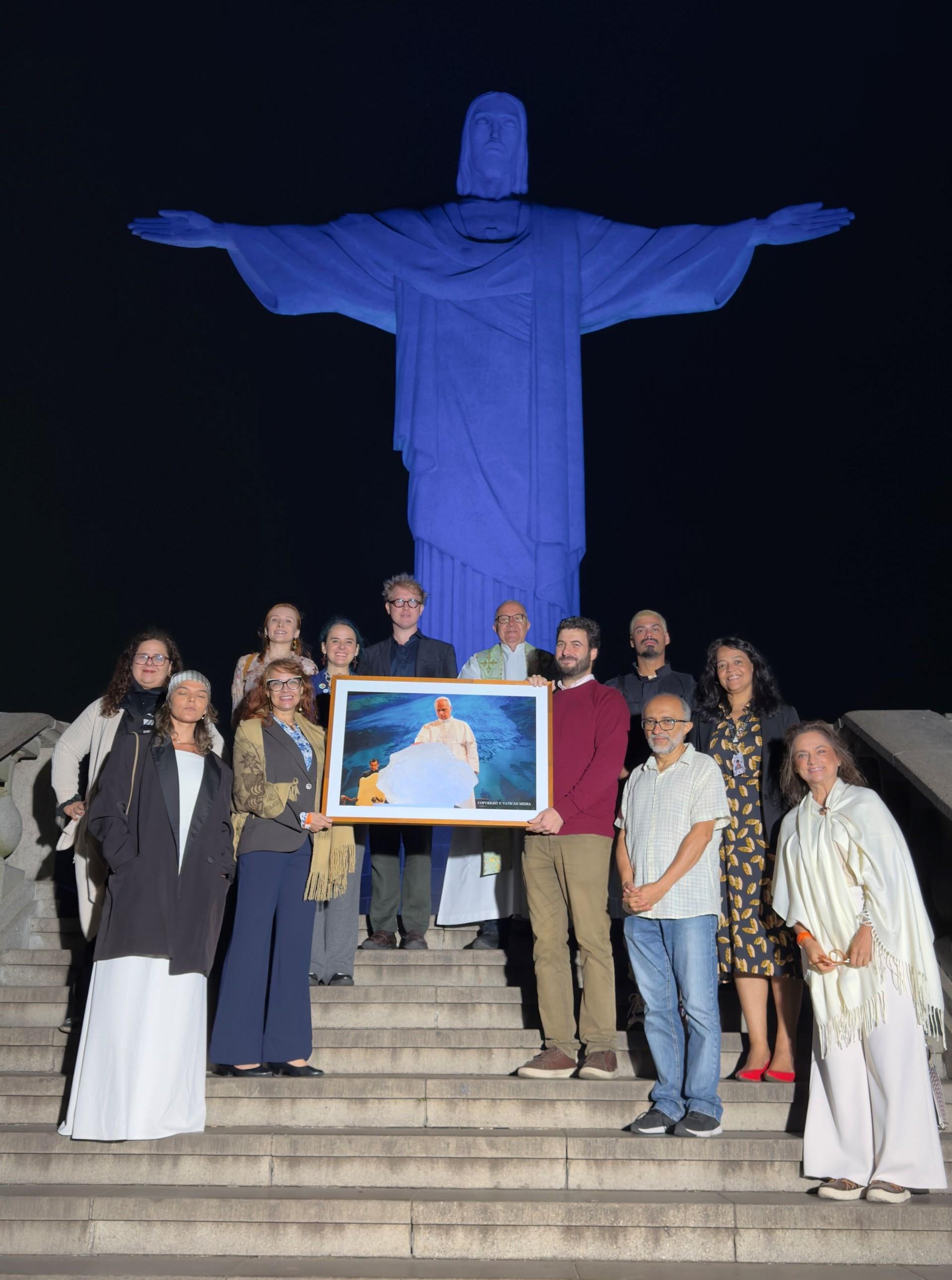 Água abençoada pelo Papa Leão XIV percorre santuários do Brasil e chega à COP30