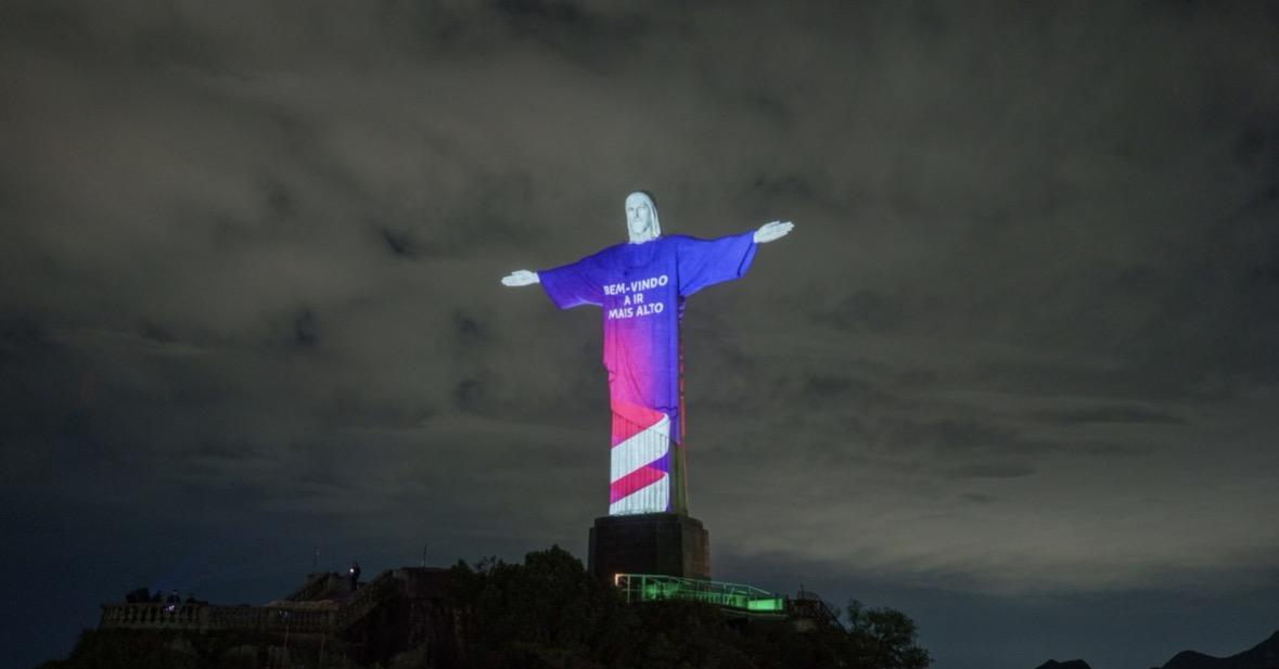 “Bem-vindo a ir mais alto”: LATAM leva sua nova assinatura global de marca ao Cristo Redentor