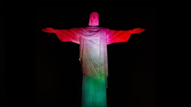 Cores húngaras sobre o Cristo Redentor