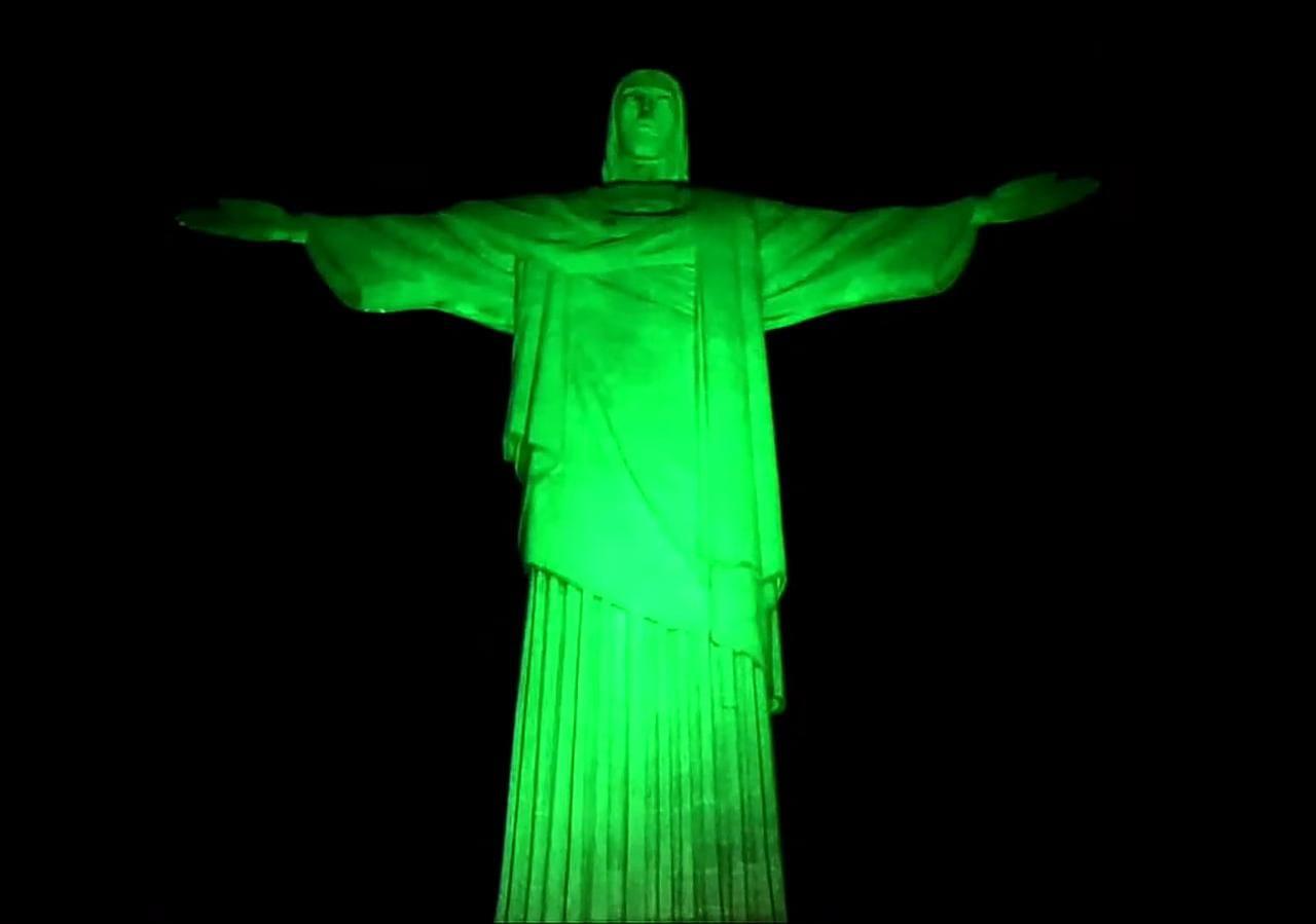 Cristo Redentor celebra a Defensoria Pública com iluminação especial e missa