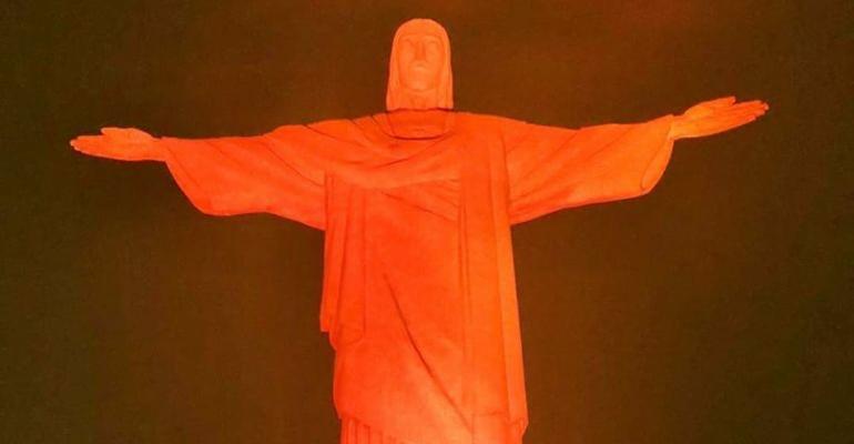 Cristo Redentor e Palácio Guanabara foram iluminados de laranja nessa terça-feira