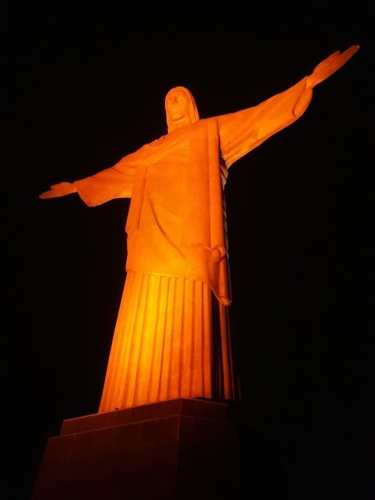 Cristo Redentor iluminado para Rio Oil & Gas