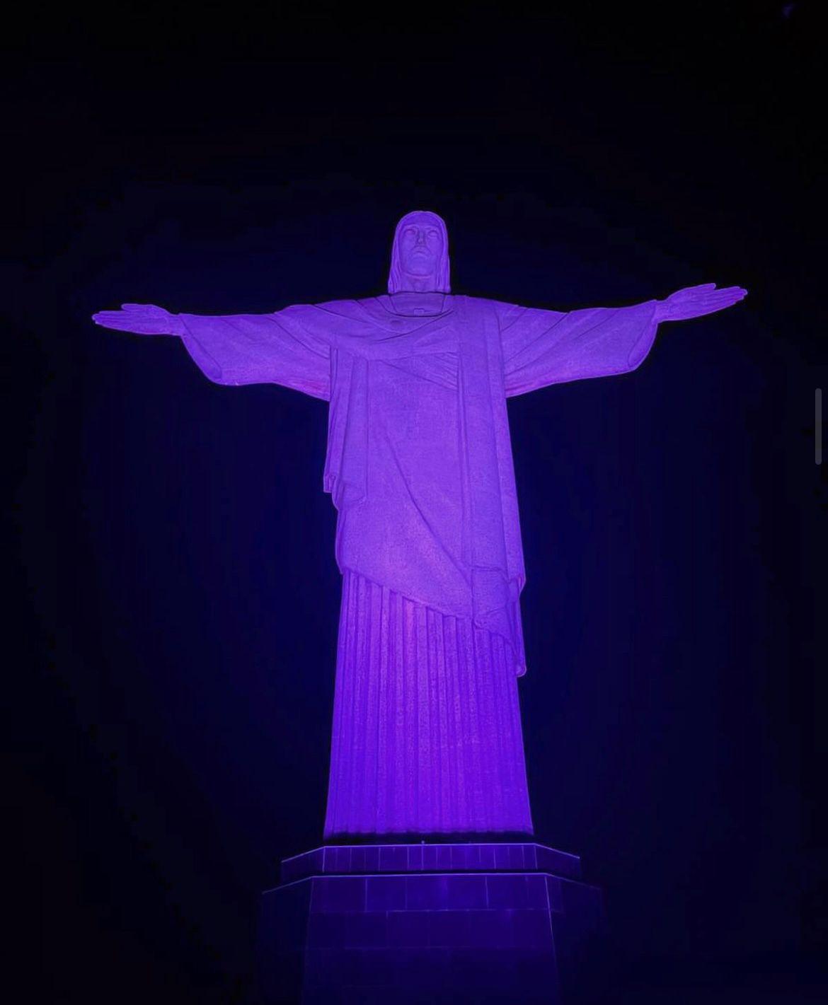 Cristo Redentor recebe iluminação especial pelo Dia Internacional da Mulher