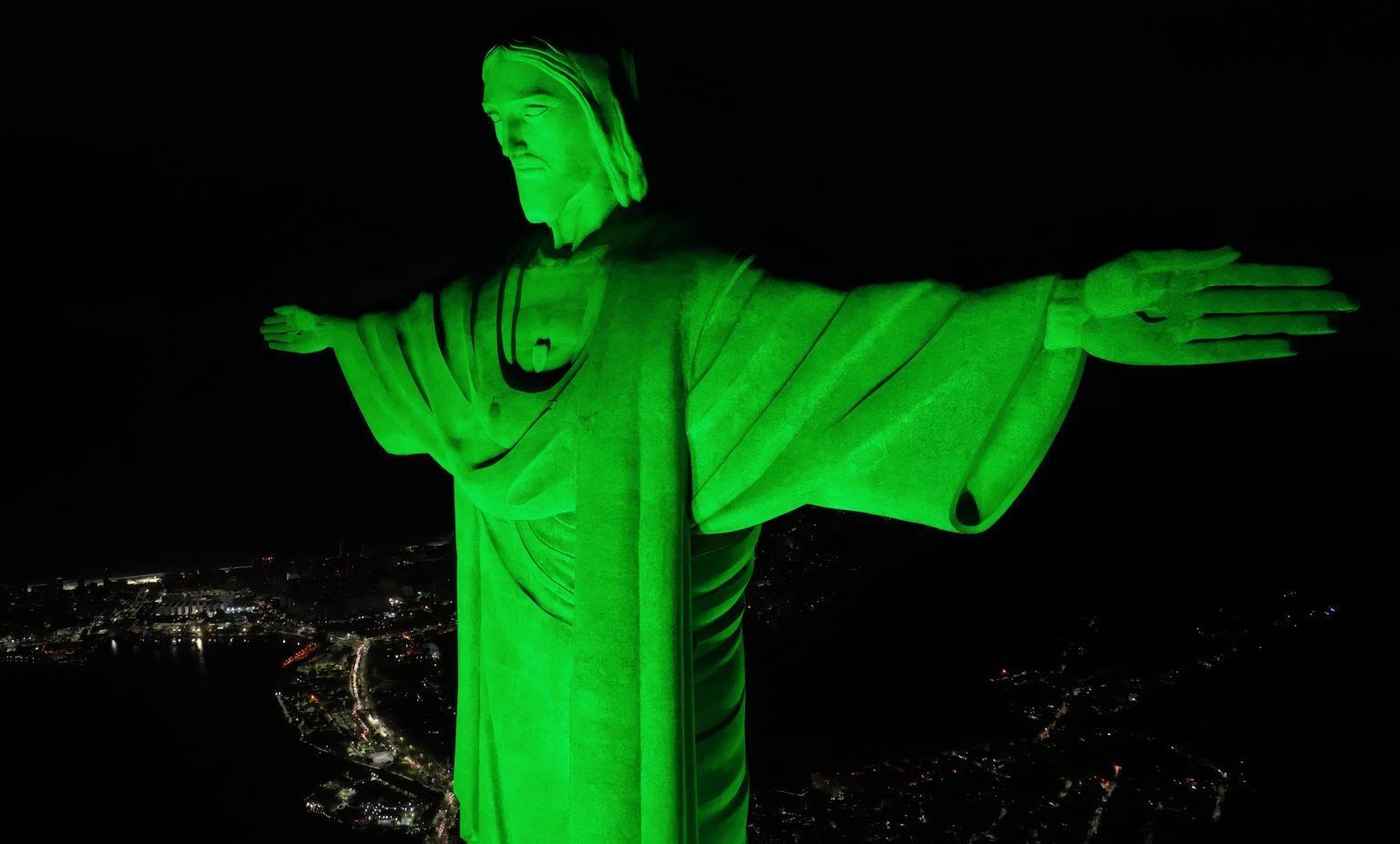 Cristo Redentor recebeu iluminação em verde pelo Dia Nacional de Conscientização sobre as Distrofias Musculares