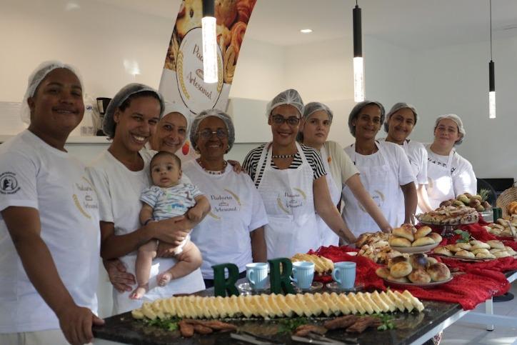 Participantes do Projeto Padaria Artesanal em atividade de capacita&ccedil;&atilde;o