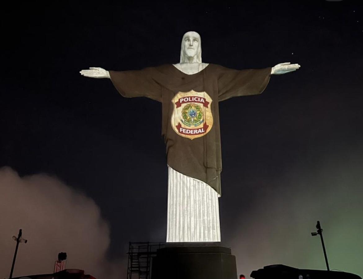 PF realiza projeção mapeada no Cristo Redentor para celebrar os 80 anos da instituição