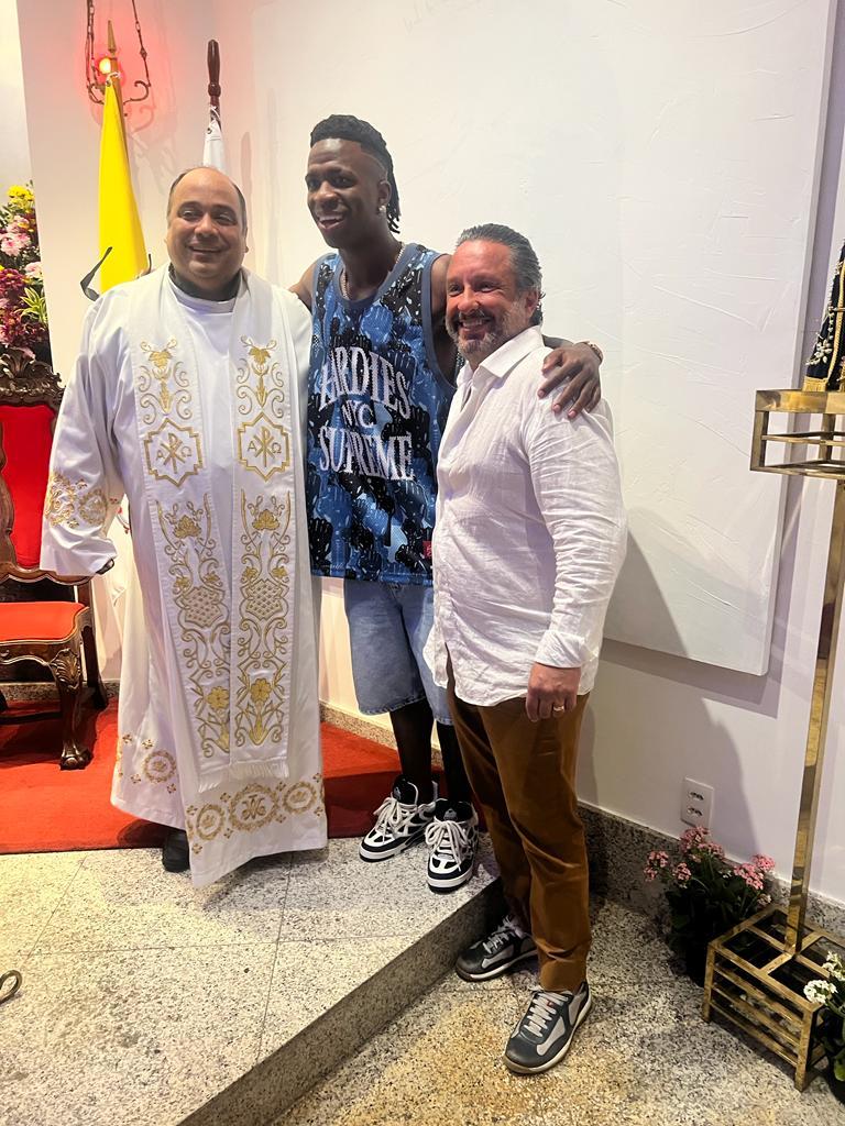 Vini Jr visita o Santuário Arquidiocesano Cristo Redentor