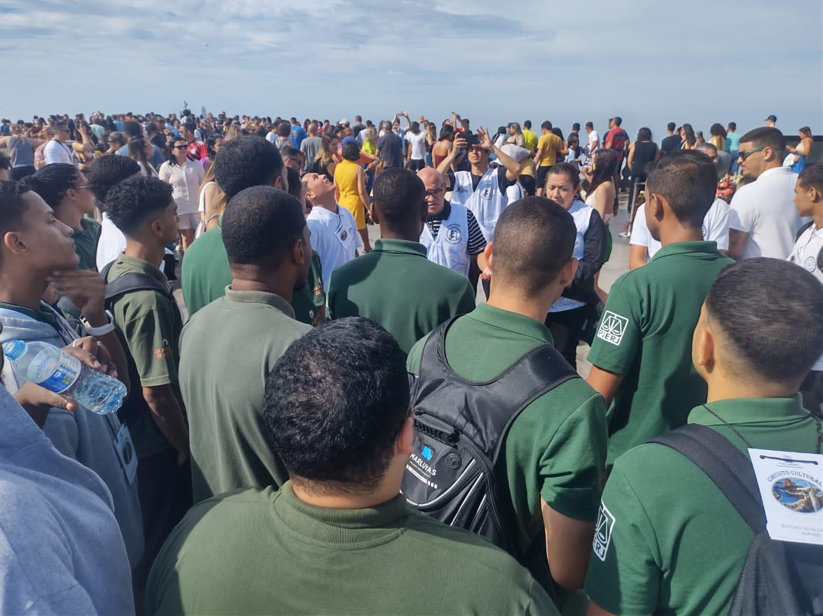 Visita dos jovens dos projetos ´´Jovens mensageiros`` e ´´Justiça pelos Jovens`` visitam o Santuário Arquidiocesano Cristo Redentor