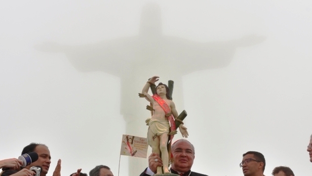 Arcebispo abençoa cidade-sede dos Jogos Olímpicos em visita da imagem de São Sebastião ao Cristo Redentor